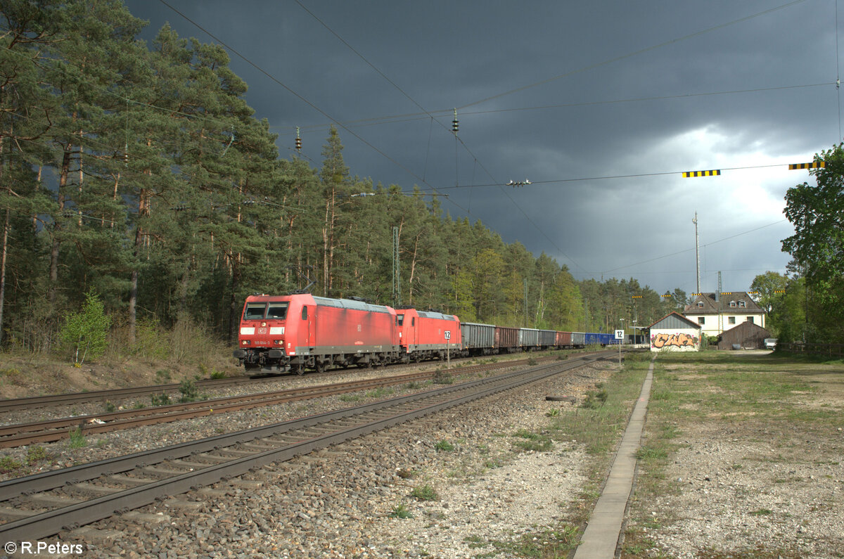 185 064-3 + 185 372 mit Ea Wagenzug in Ochenbruck. 18.04.24