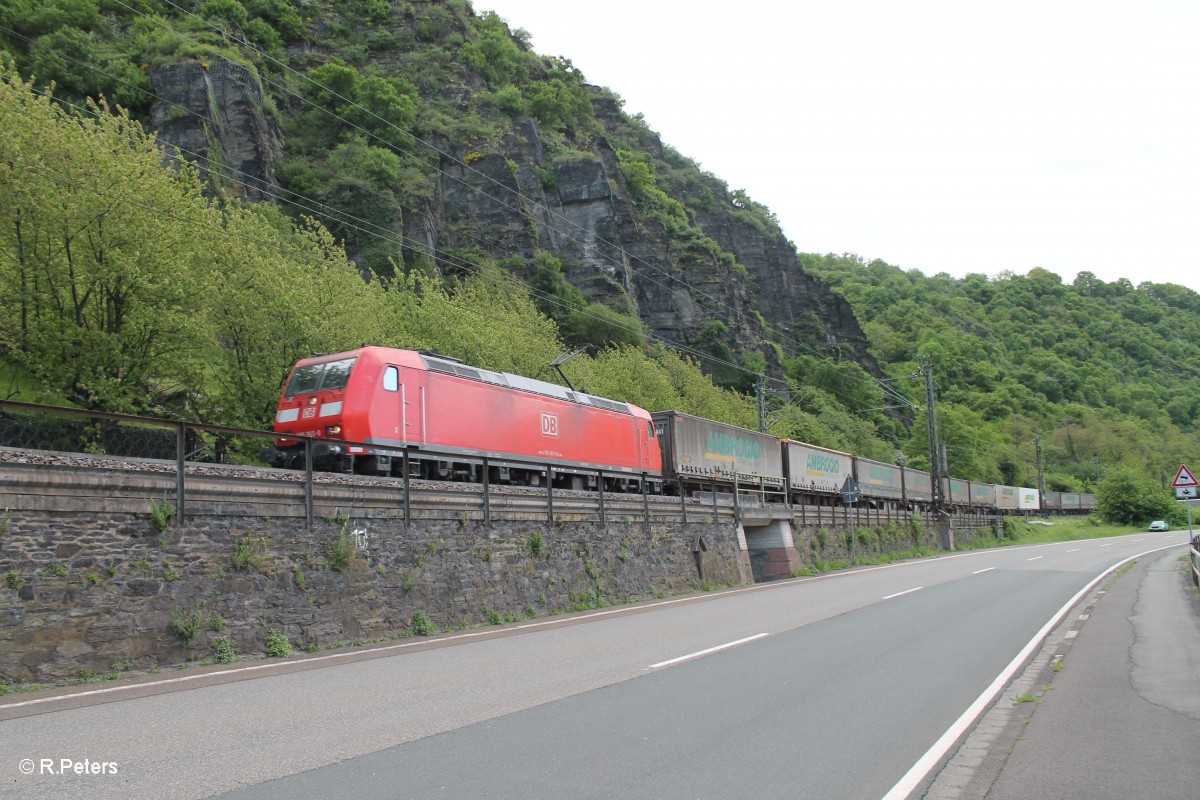 185 065-0 mit einem AMBROGIO Wechselpritschenzug kurz vor der Loreley. 05.05.15