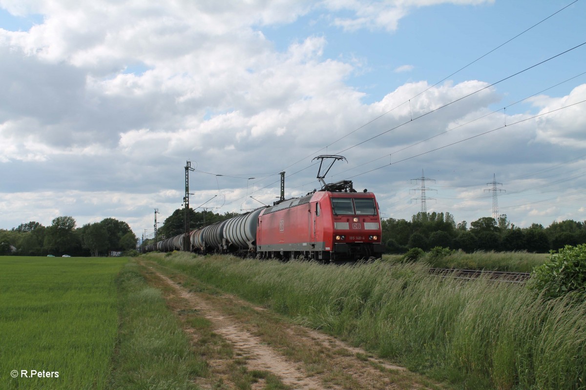 185 148-4 mit einem Kesselzug bei der Stromkreistrennstelle Bischofsheim. 19.05.15