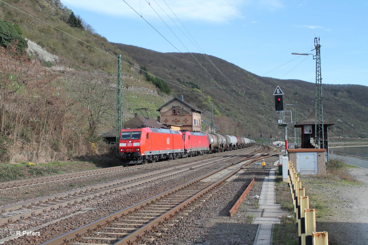 185 151-8 + 185 390-2 mit einem langen Kesselzug bei Kaub. 20.03.14