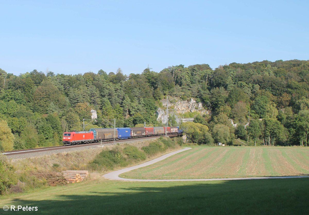 185 151 zieht den GA52826 aus München und hat gerade den Esslinger Tunnel verlassen. 24.09.16