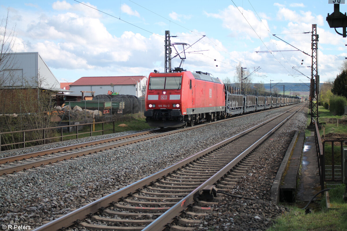 185 152-4 zieht mit einem leeren Autotransportzug durch Himmelstadt. 28.03.24