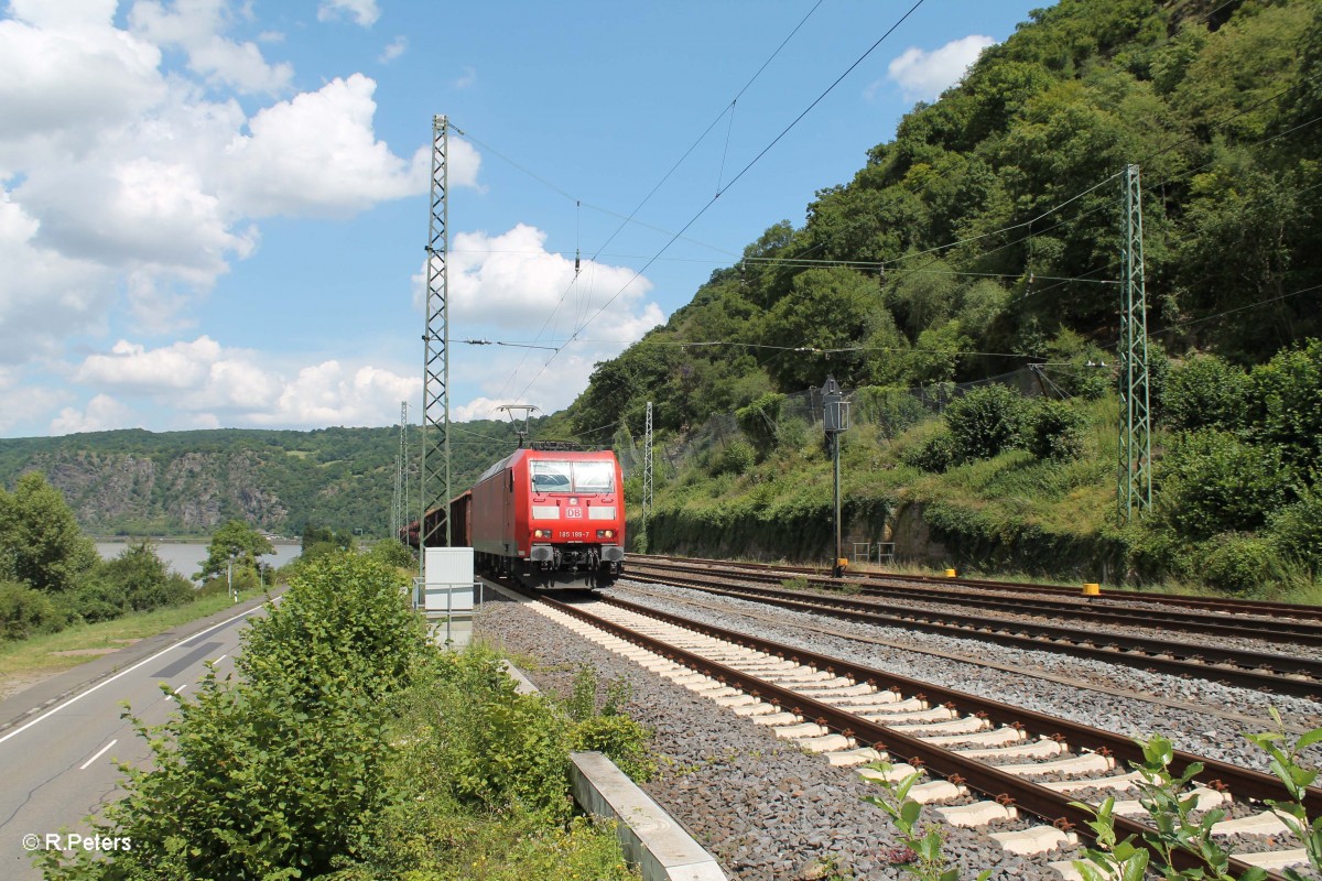 185 199-7 rollt langsam in die Überholung im Lorleley Betriebsbahnhof mit einem gemischten Güterzug. 16.07.14