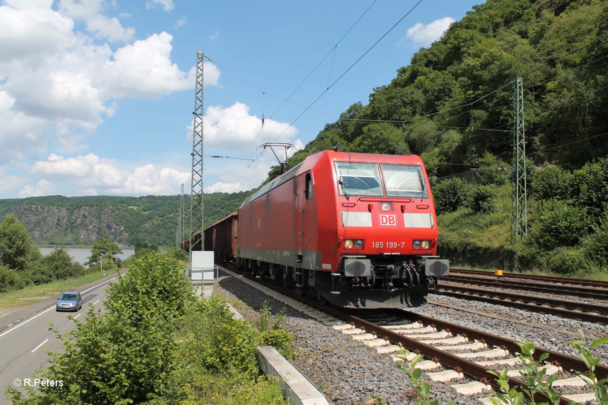 185 199-7 rollt langsam in die Überholung im Lorleley Betriebsbahnhof mit einem gemischten Güterzug. 16.07.14