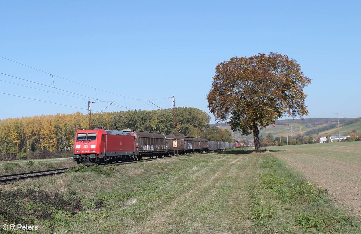 185 206-0 zieht ein gemischten Güterzug kurz vor Retzbach-Zellingen. 13.10.18