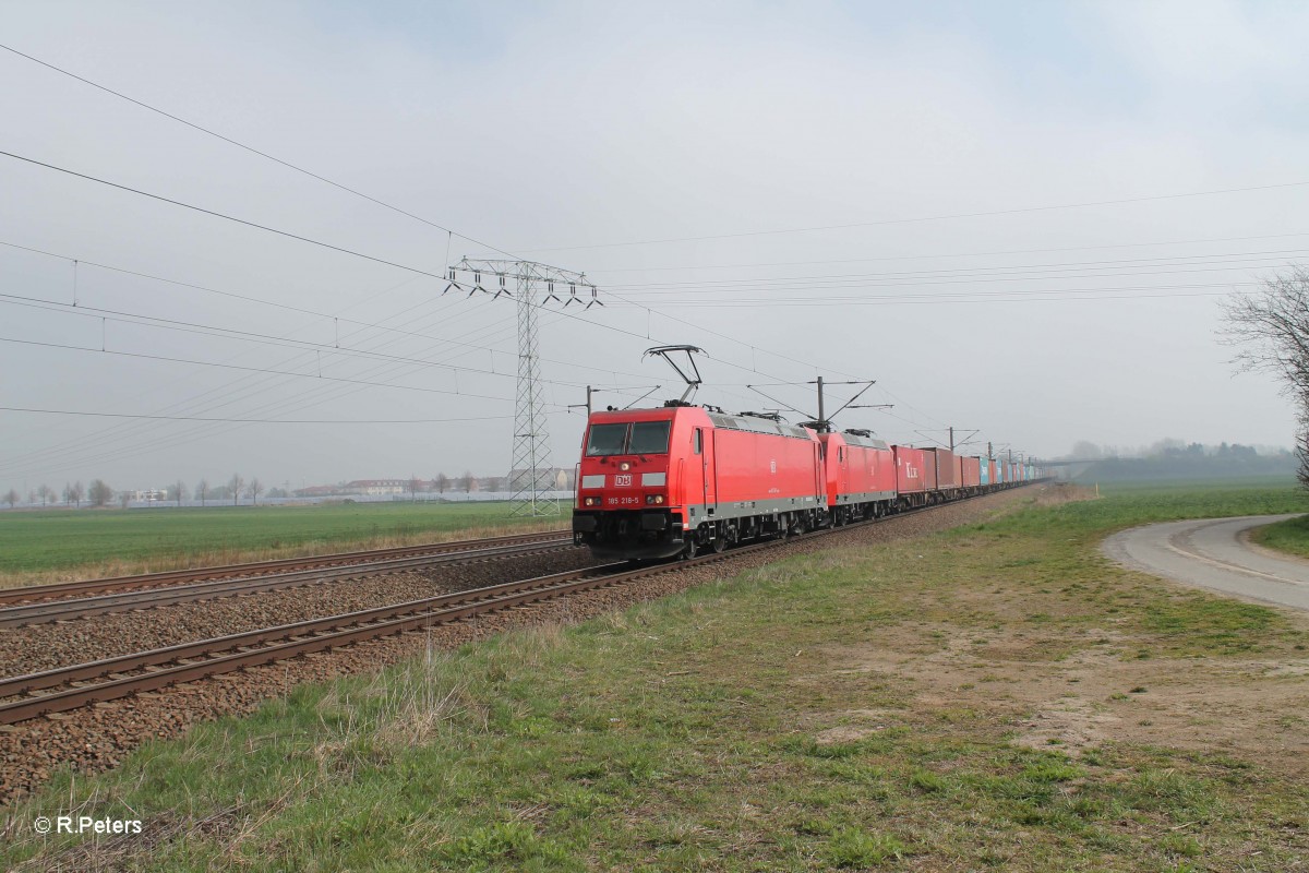 185 218-5 + 145 014 mit einem Containerzug bei Borsdorf bei Leipzig. 29.03.14