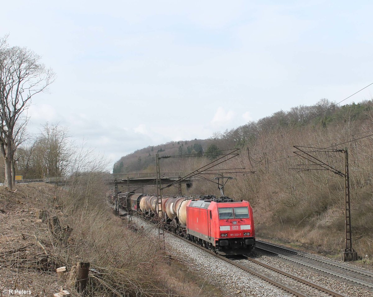 185 222 mit der Plattlinger Übergabe 50890 Nürnberg - Plattling bei Etterzhausen. 14.03.20