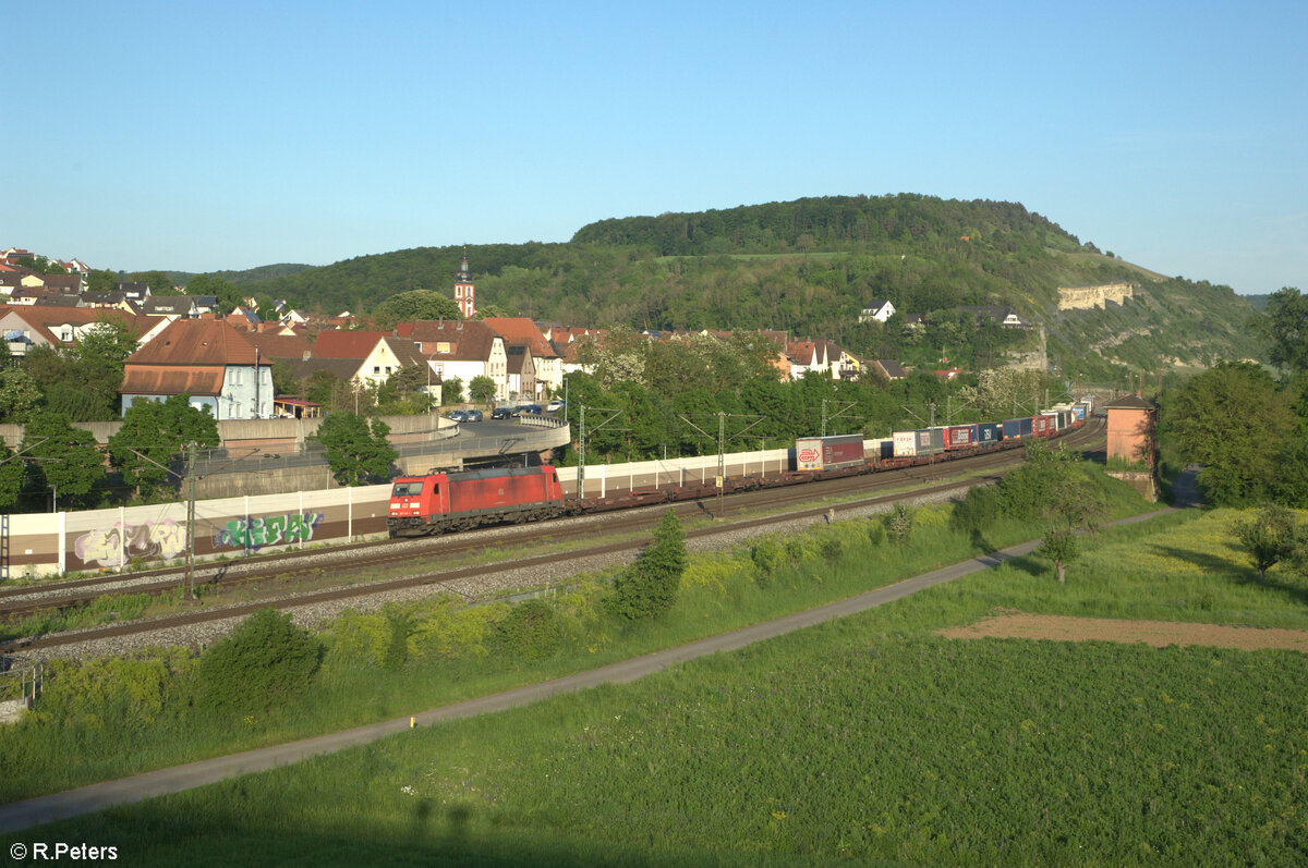 185 246-6 mit einem KLV-Zug in Retzbach-Zellingen. 11.05.24