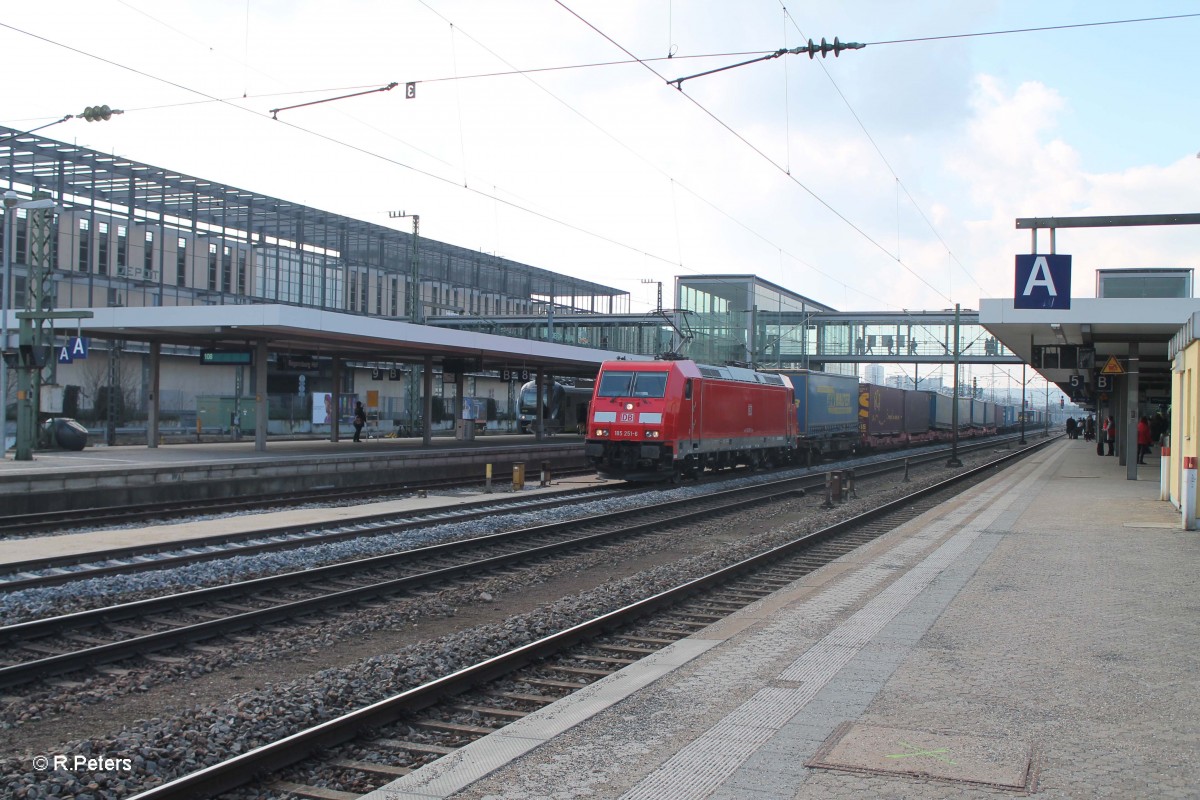 185 251-6 durch fährt Regensburg HBF mit dem LKW-Walter. 20.02.14