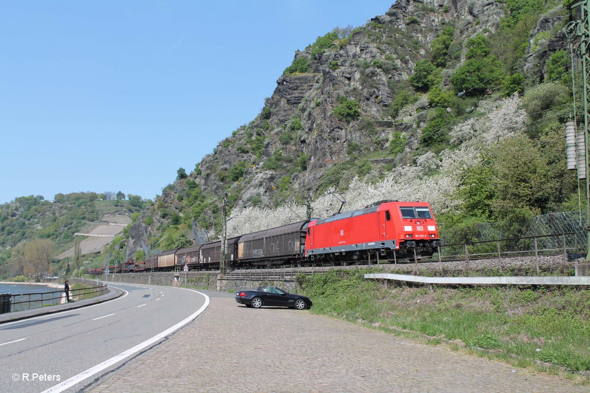 185 253-2 mit einem gemischten Güterzug kurz hinter der Loreley. 22.04.15