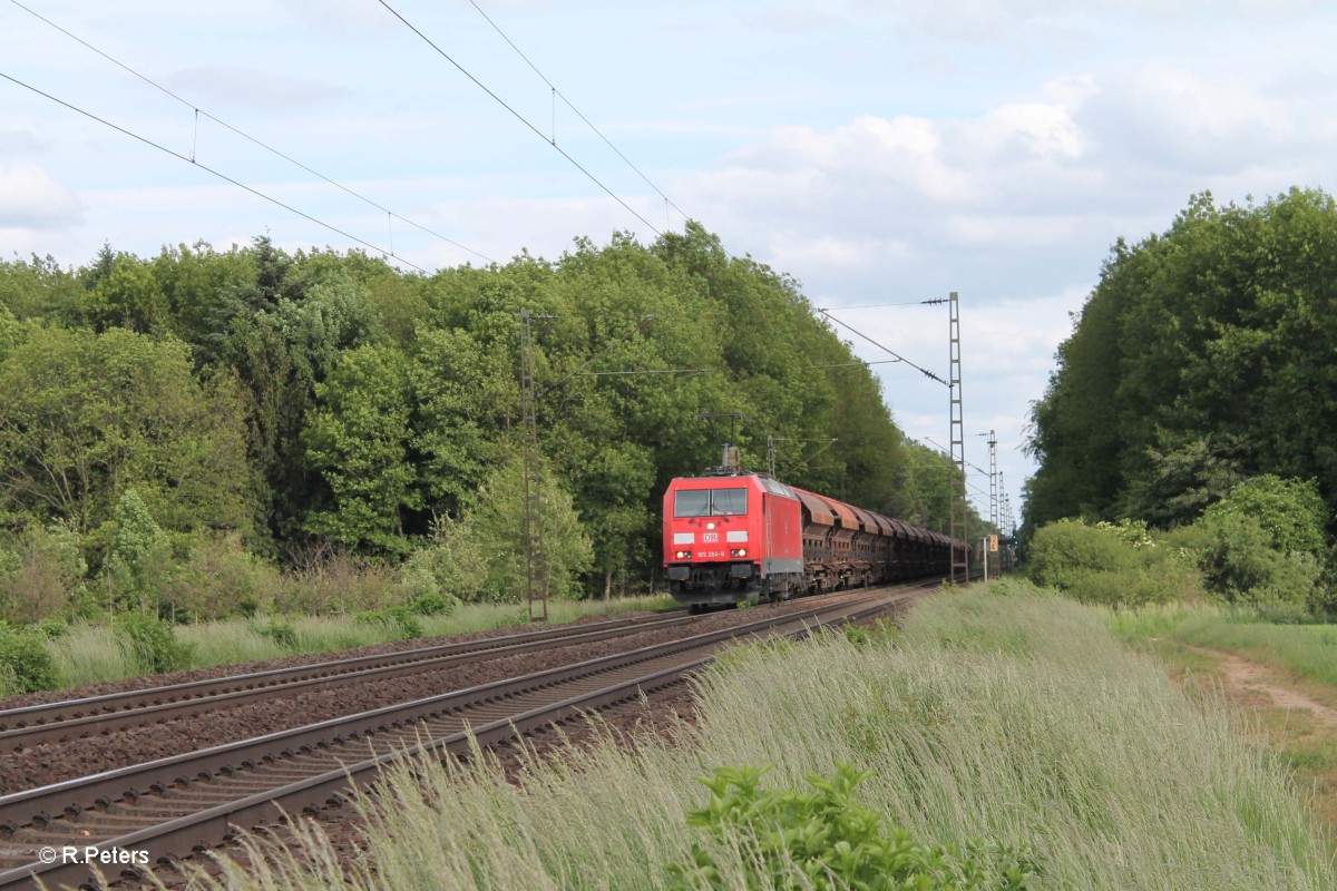 185 264-9 mit einem Getreidezug bei der Stromkreistrennstelle Bischofsheim. 19.05.15