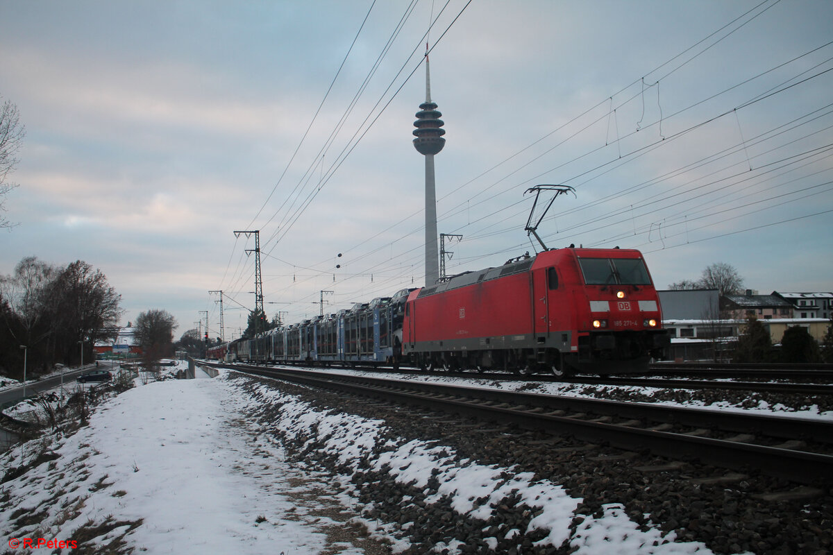 185 271-4 mit einem Autotransportzug in Nürnberg Hohe Marta. 05.12.23