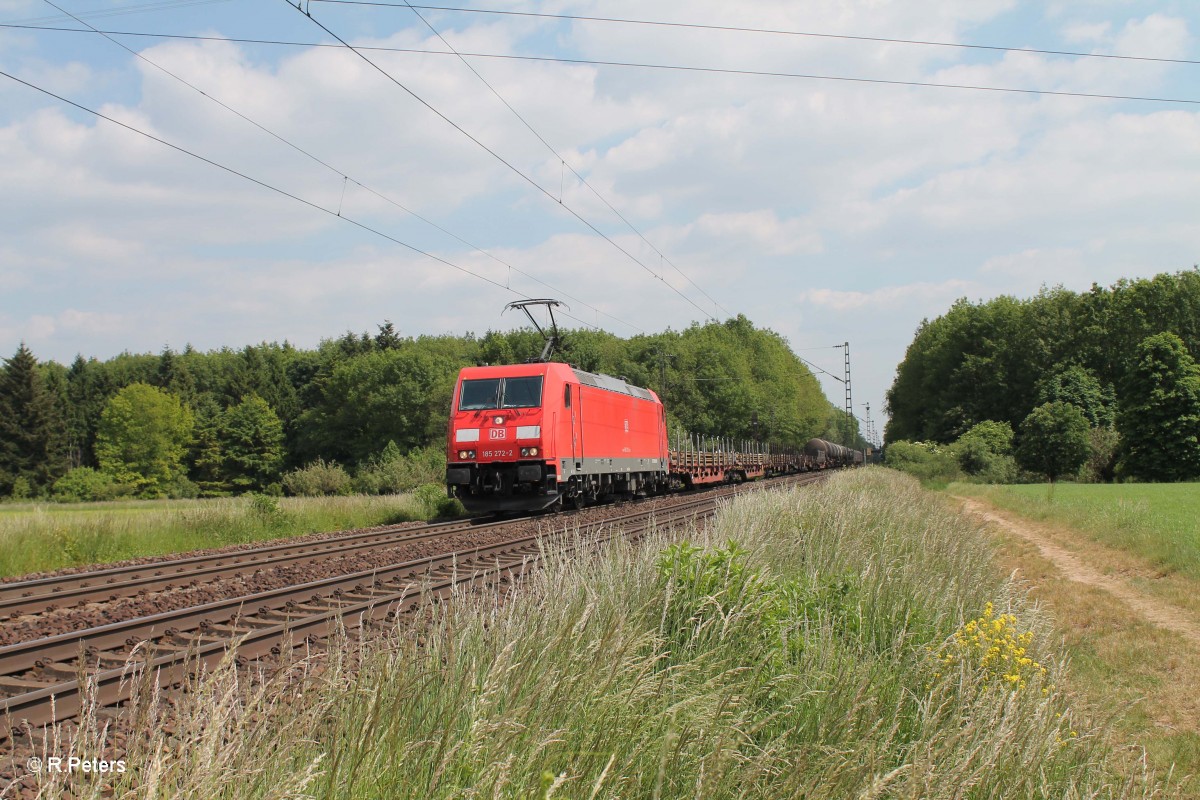 185 272-2 zieht einen gemischten Gterzug bei der Stromkreistrennstelle Bischofsheim. 22.05.15