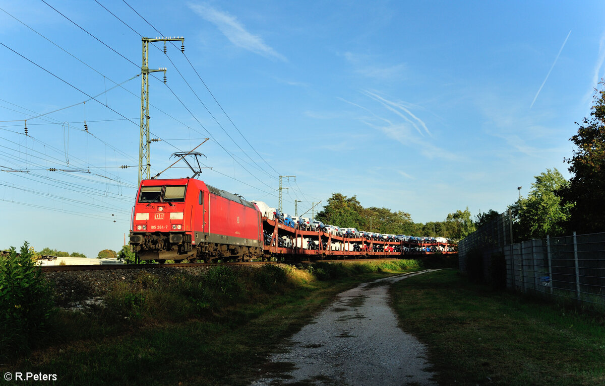 185 284-7 mit einem Autotransportzug in Nürnberg Hohe Marta. 11.10.23