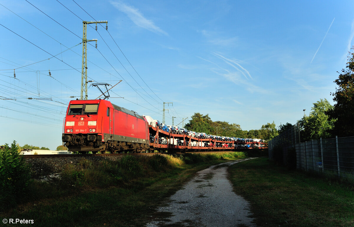 185 284-7 mit einem Autotransportzug in Nürnberg Hohe Marta. 11.10.23