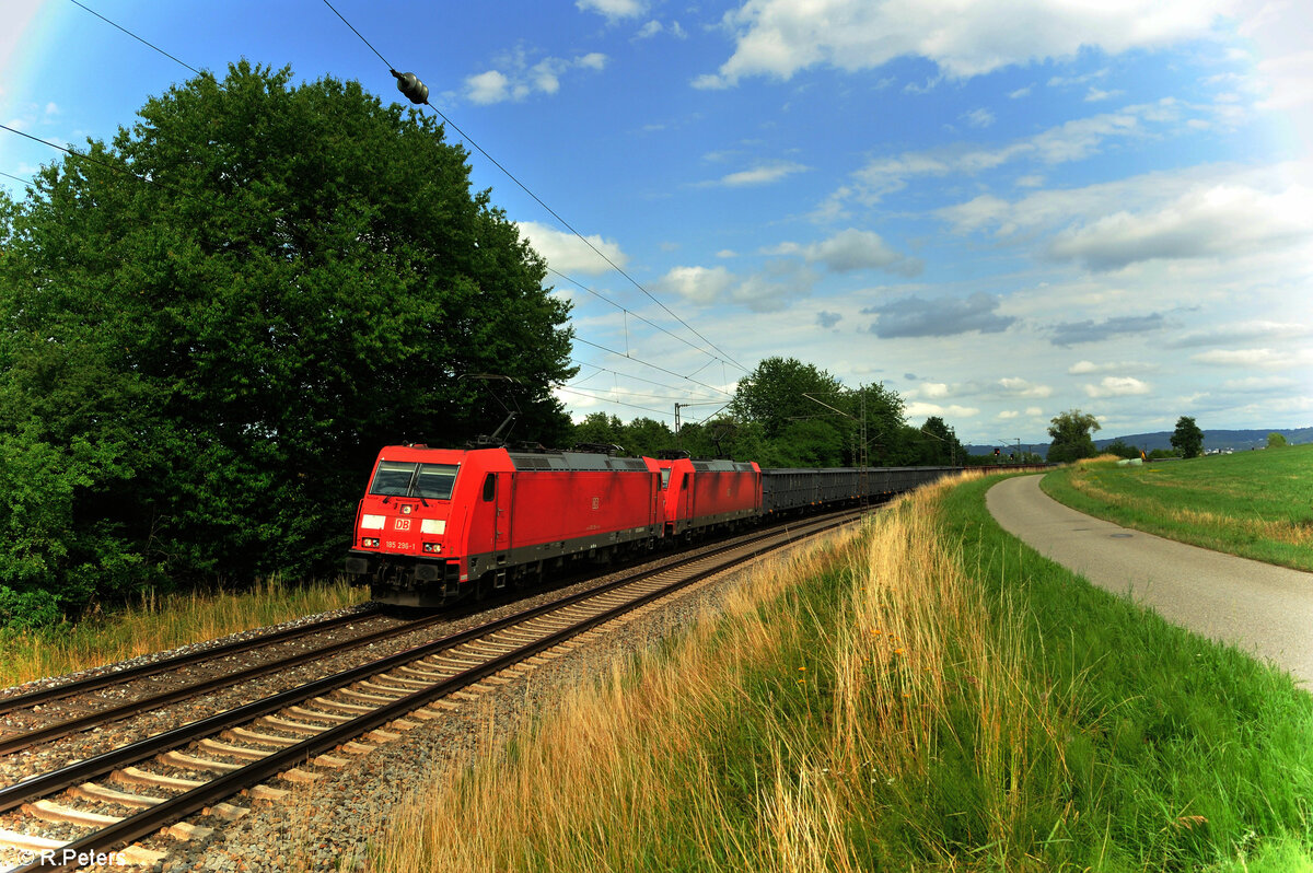 185 296-1 + 185 343-1 mit einem Kohlzug bei Pölling in Richtung Nürnberg. 16.07.23