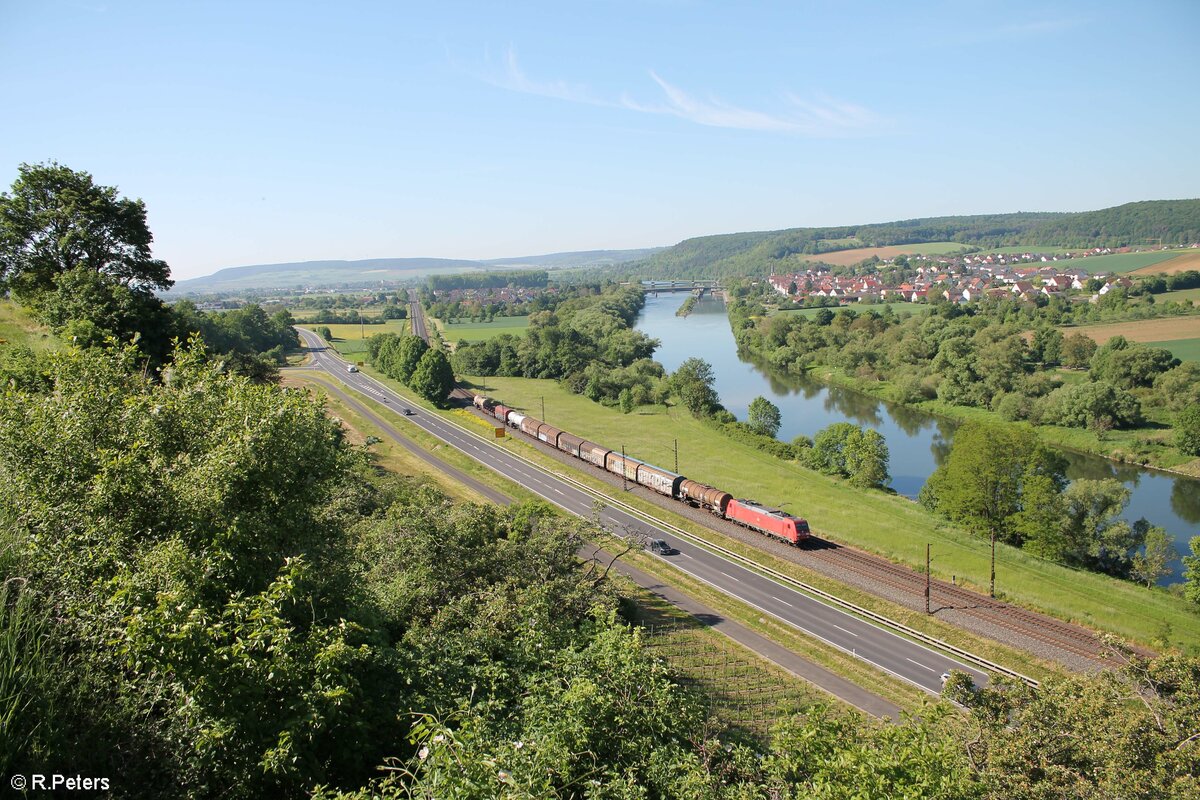 185 307-6 zieht zwischen Himmelstadt und Karlstadt einen gemischten Güterzug. 02.06.21