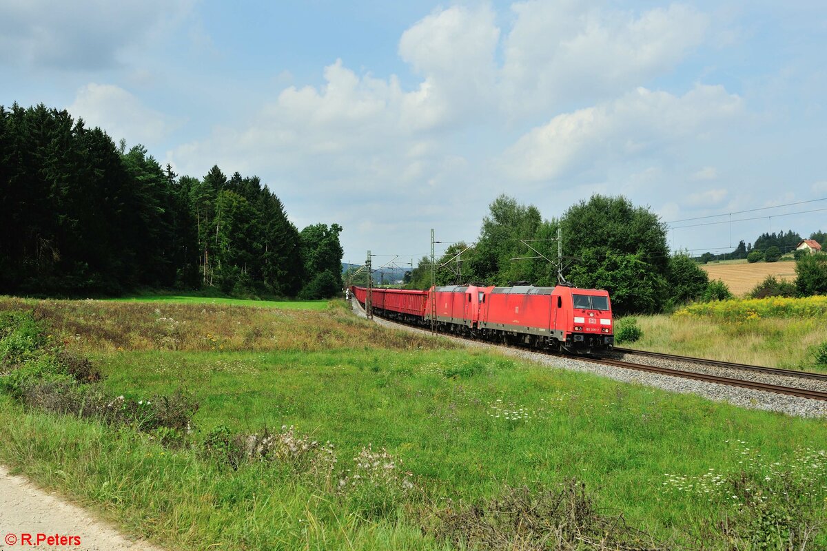 185 309-2 + 185 259-9 ziehen ein Kohlezug aus neuen Innofreith Muldenwagen bei Sinsgrün gen Süden. 21.08.21