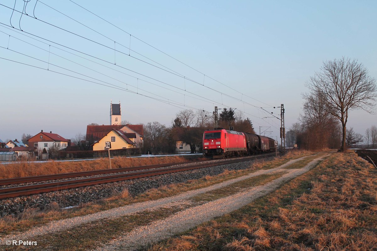 185 310-0 zieht bei Moosham ein gemischten Güterzug. 11.02.17