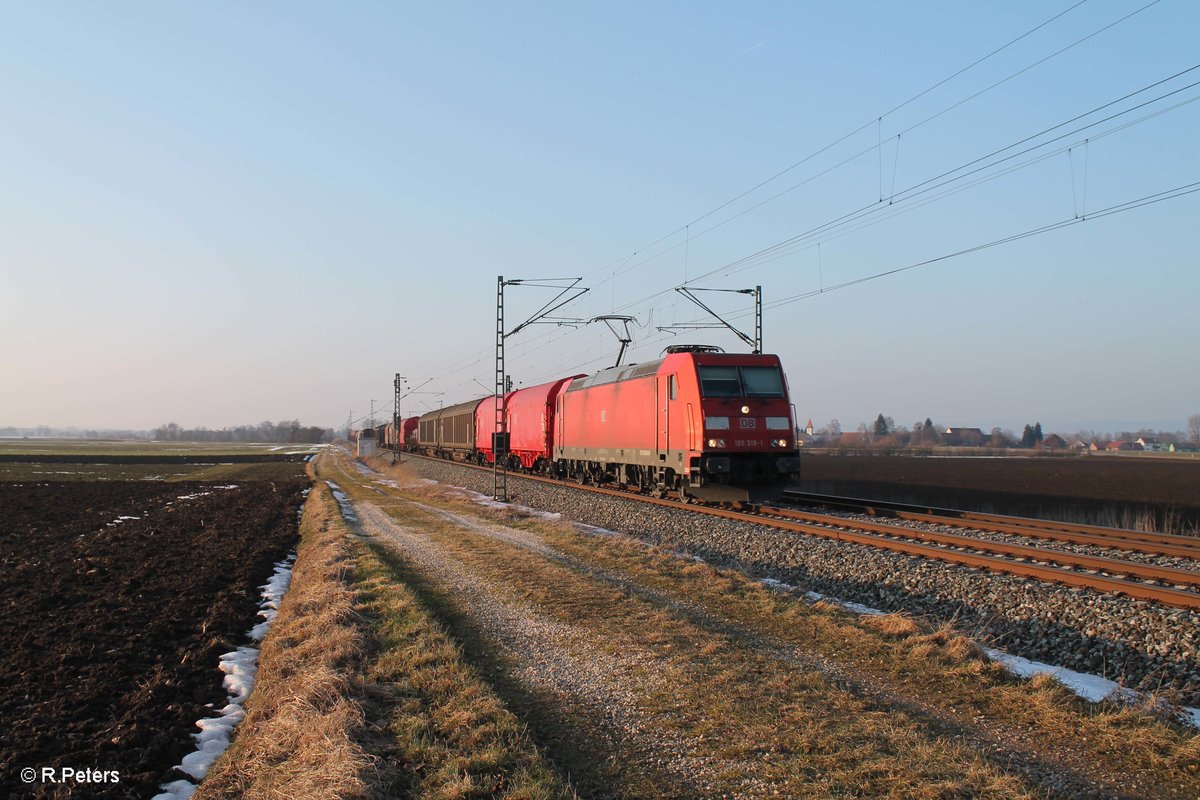 185 319-1 zieht bei Moosham einen gemischten Güterzug. 11.02.17