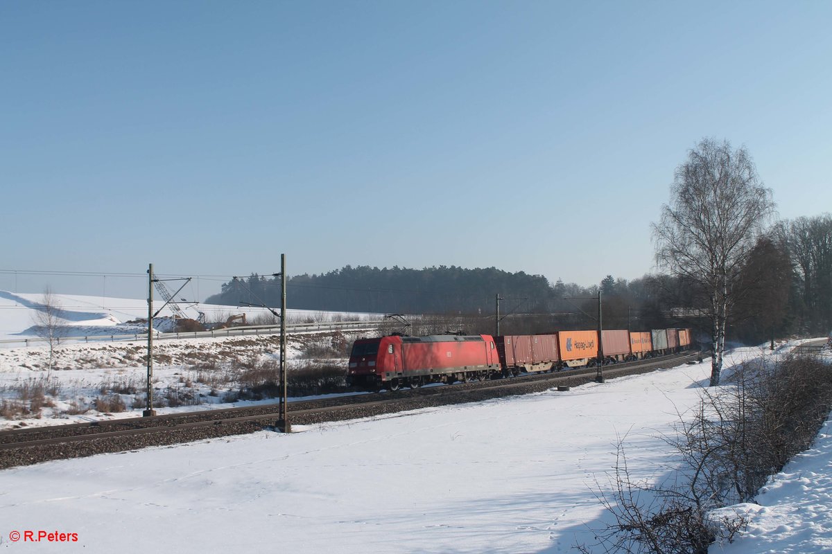 185 319-1 zieht bei Sinsgrün ein Containerzug in Richtung Nürnberg. 21.01.17