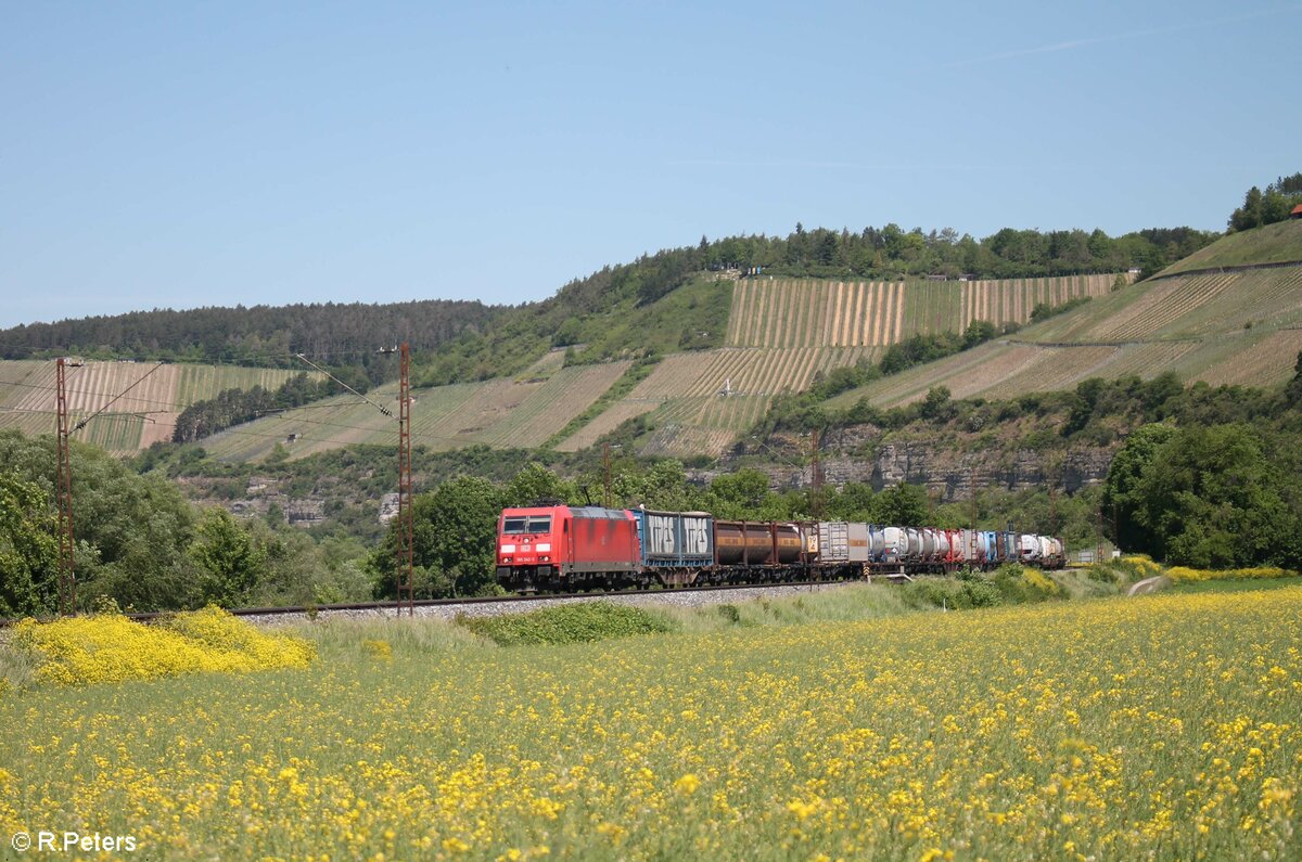 185 342-3 zieht bei Himmelstadt den KLV Zug Köln Kalk München Ost Rangierbahnhof. 02.06.21