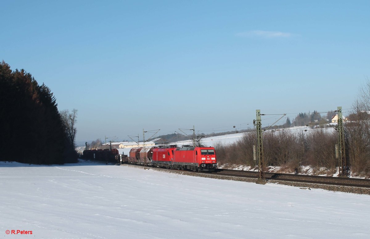 185 364-7 + 1116 177-7 ziehen einen Gemischten Güterzug bei Sinsgrün. 19.01.17