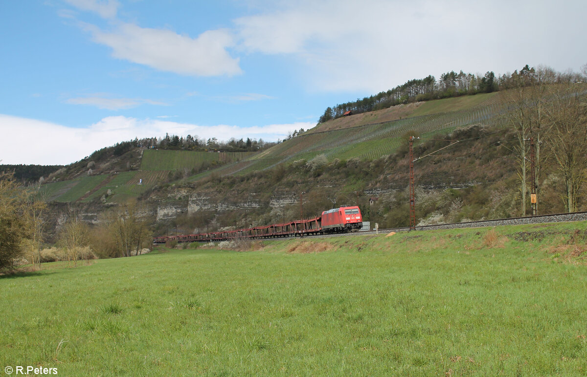 185 371-2 mit leeren Autozug bei Himmelstadt gen Süden. 28.03.24