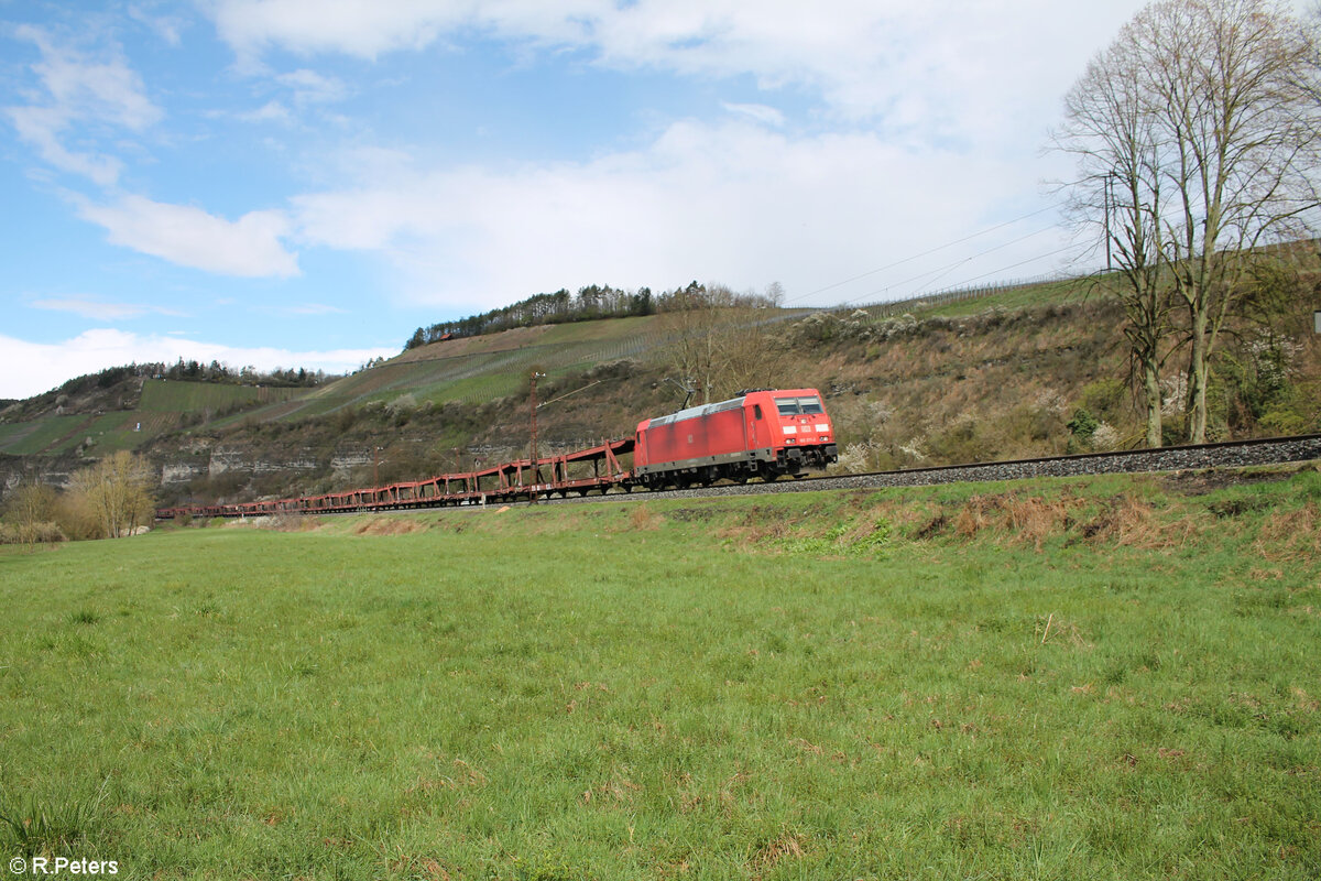 185 371-2 mit leeren Autozug bei Himmelstadt gen Süden. 28.03.24