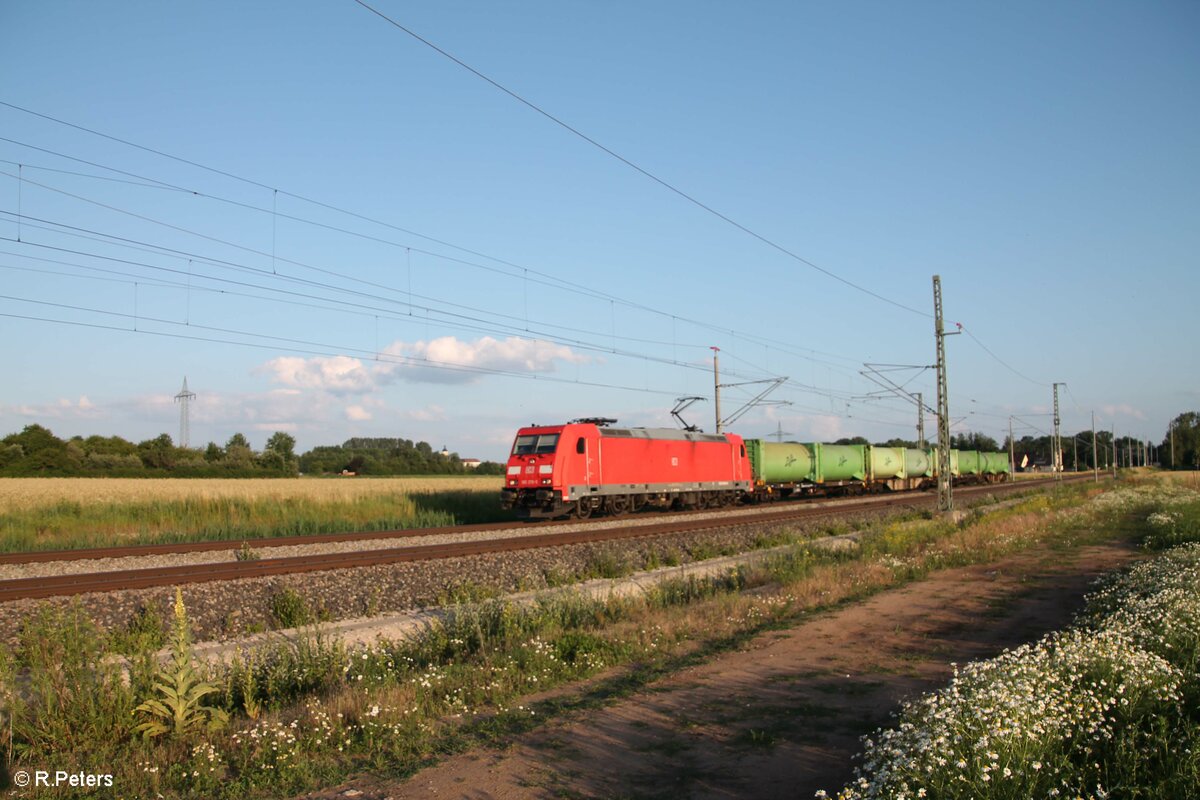 185 379-5 mit dem Müllzug bach Bamberg bei Kleingründlach. 02.07.21