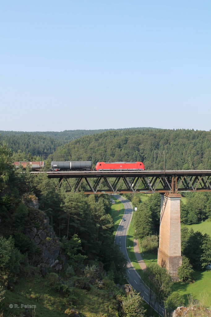 185 383-7 mit einem Kesselzug auf dem Beratzhausener Viadukt. 25.07.14