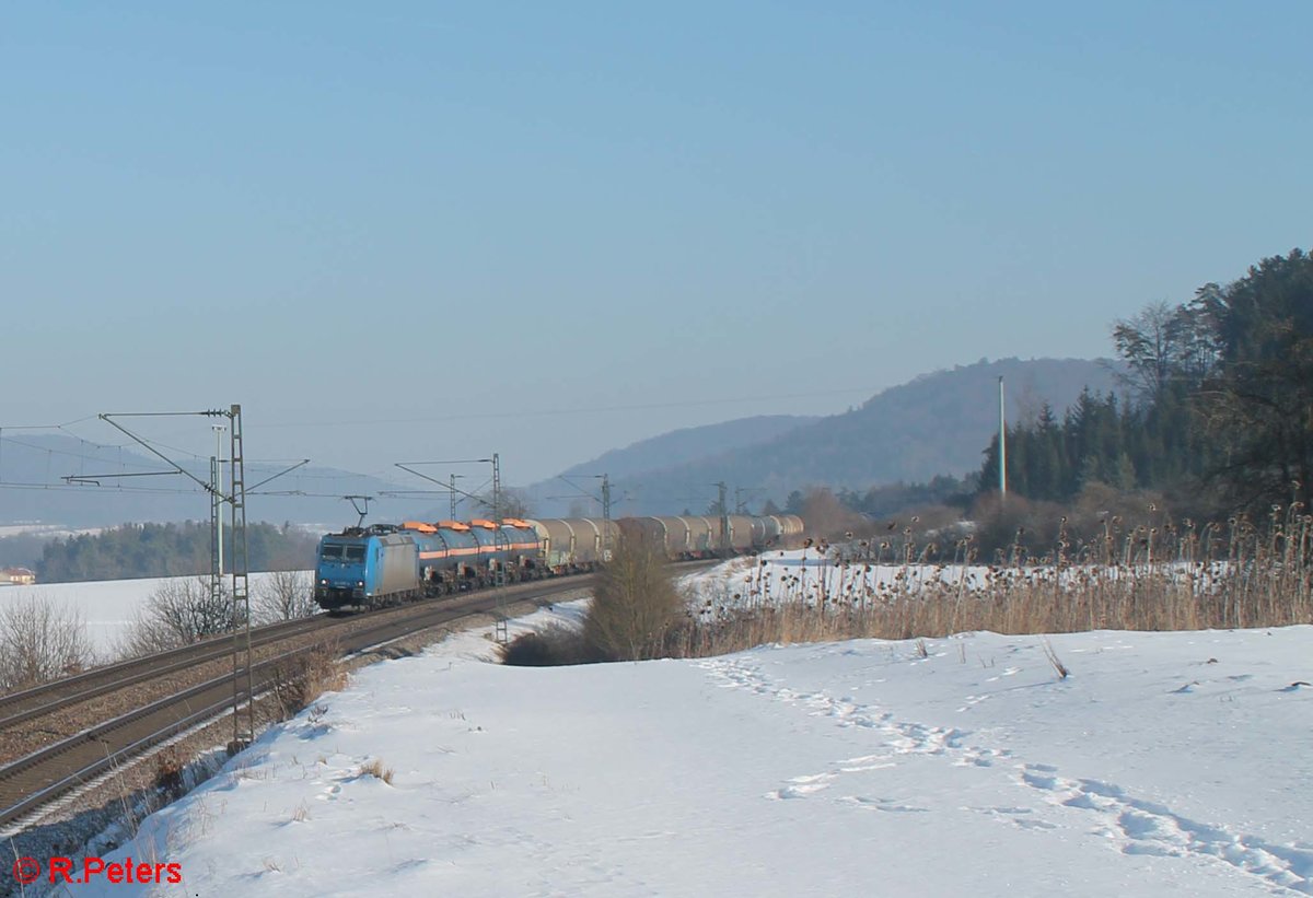 185 515-4 mit einem gemischten Güterzug bei Darshofen. 21.01.17