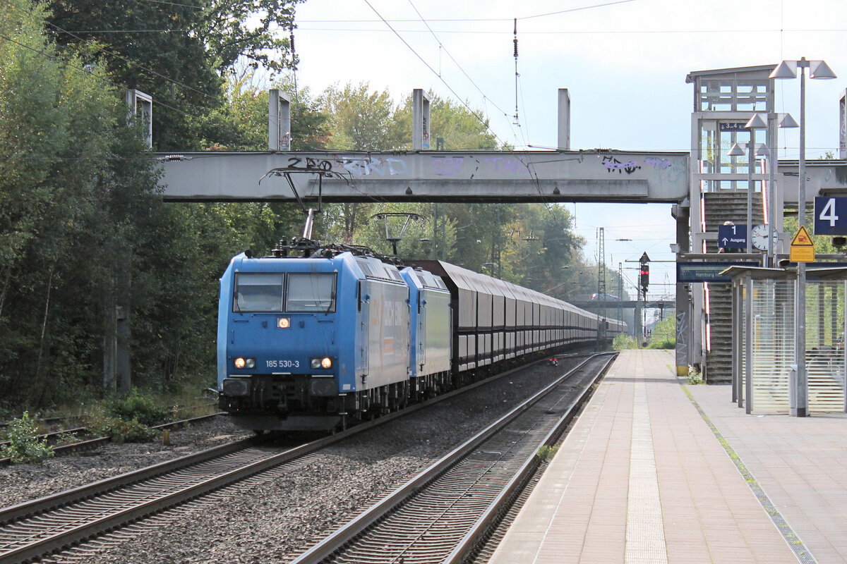 185 530-5 u. eine Schwesterlok sind auf den Weg nach Hamburg zum Hansaport. Tostedt, 02.10.2021