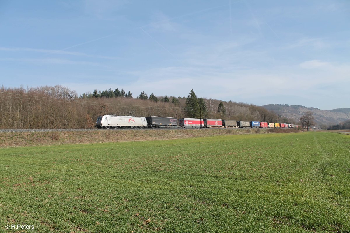 185 531-1  Renate  zieht bei Harbach ein Wechselpritschenzug durchs Maintal. 16.03.17