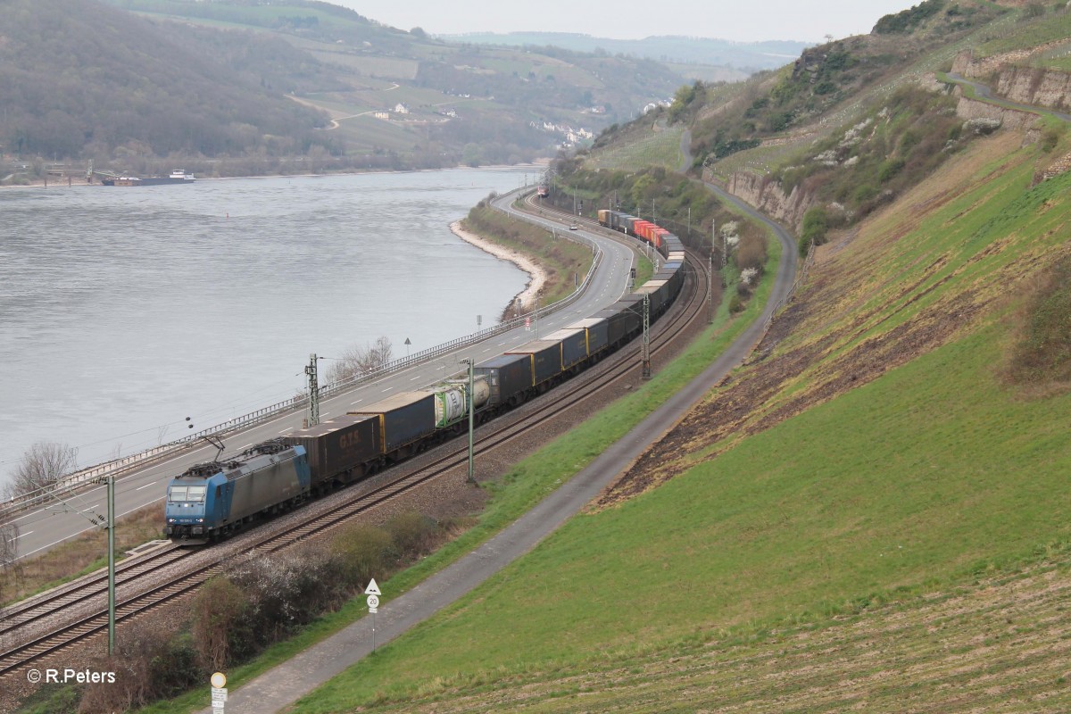 185 535-2 mit einem LKW Walter bei Bodenthal. 21.03.14