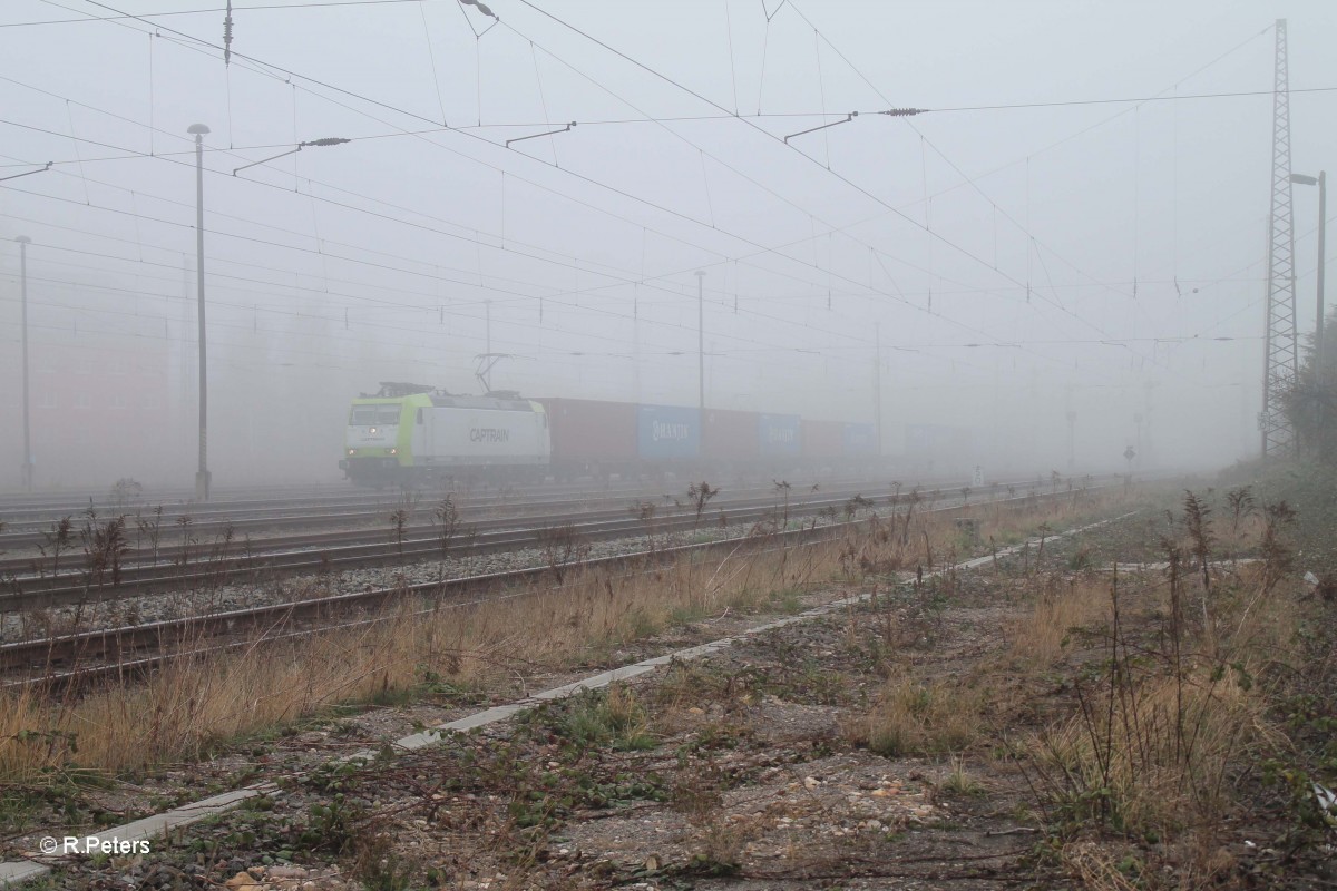 185 543-6 mit einem Containerzug in Leipzig Schönefeld. 29.03.14