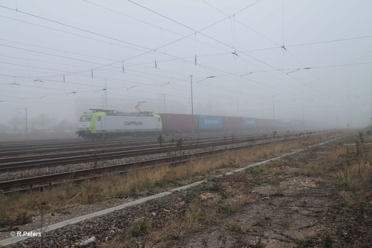 185 543-6 mit einem Containerzug in Leipzig Schönefeld. 29.03.14