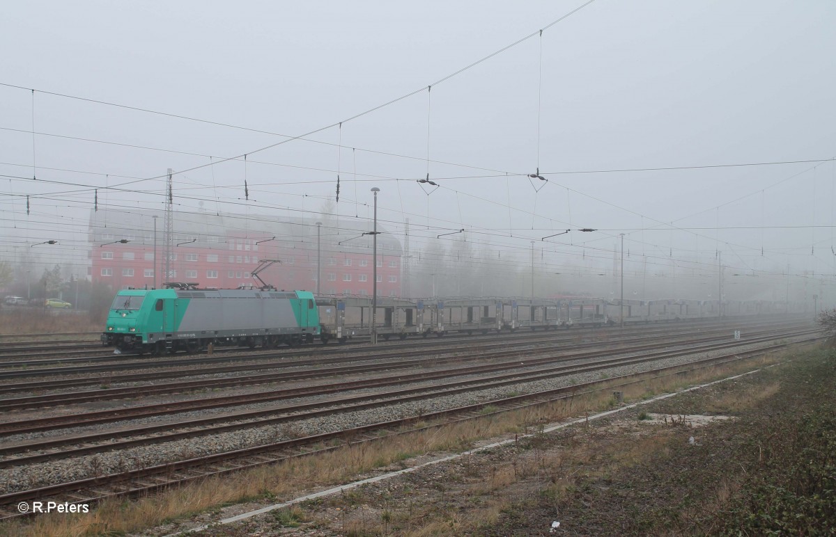 185 611-1 vermietet an ITL mit einem leeren BLG-Autozug in Leipzig Schönefeld. 29.03.14