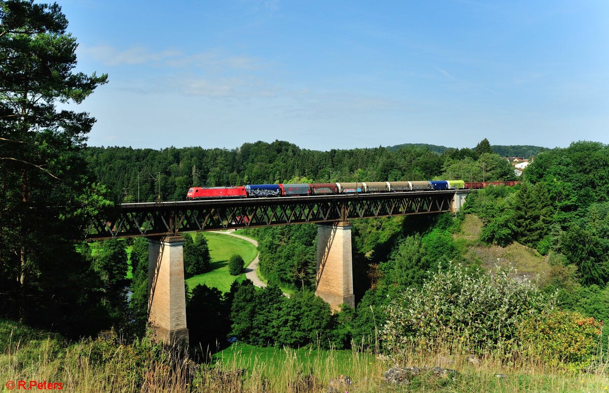 185 xxx mit einem EZ über das Beratzhausener Viadukt in Richtung Regensburg