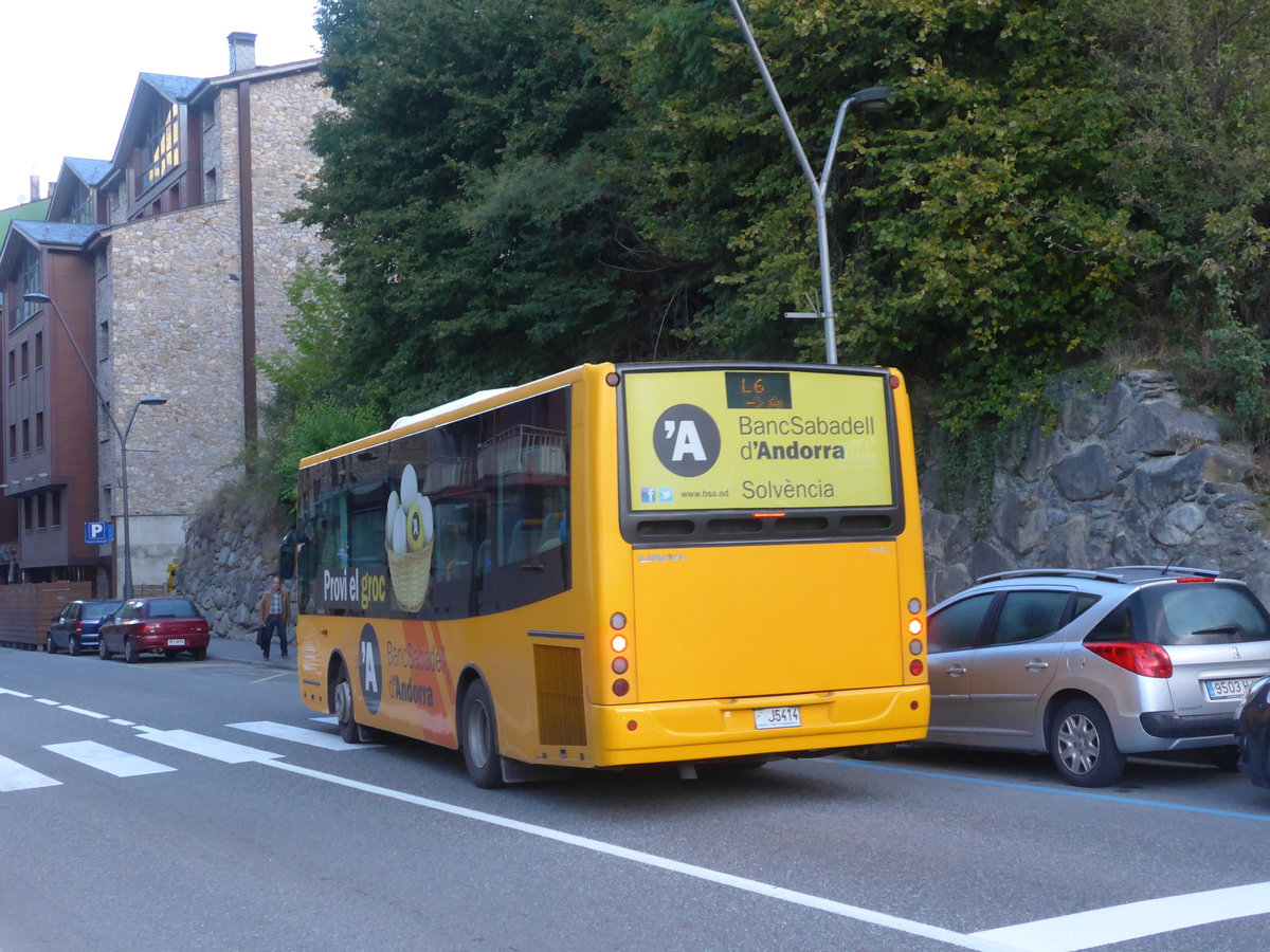 (185'290) - CIA Andorra la Vella - J5414 - UNVI am 27. September 2017 in La Massana, El Pui