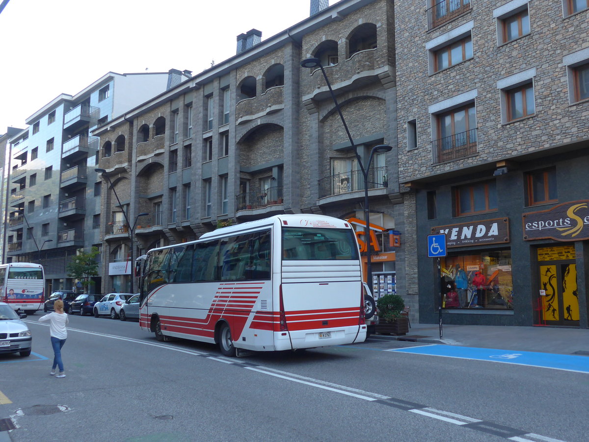 (185'428) - CIA Andorra la Vella - H2767 - Irisbus/Beulas am 27. September 2017 in La Massana, Les Entrades