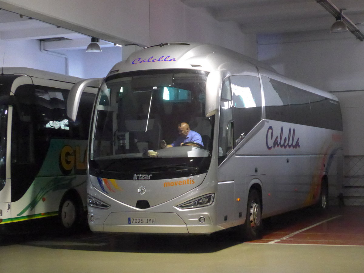 (185'507) - Aus Spanien: Calella, Calella - 7025 JYH - Irizar am 28. September 2017 in Andorra la Vella, Carparkhaus