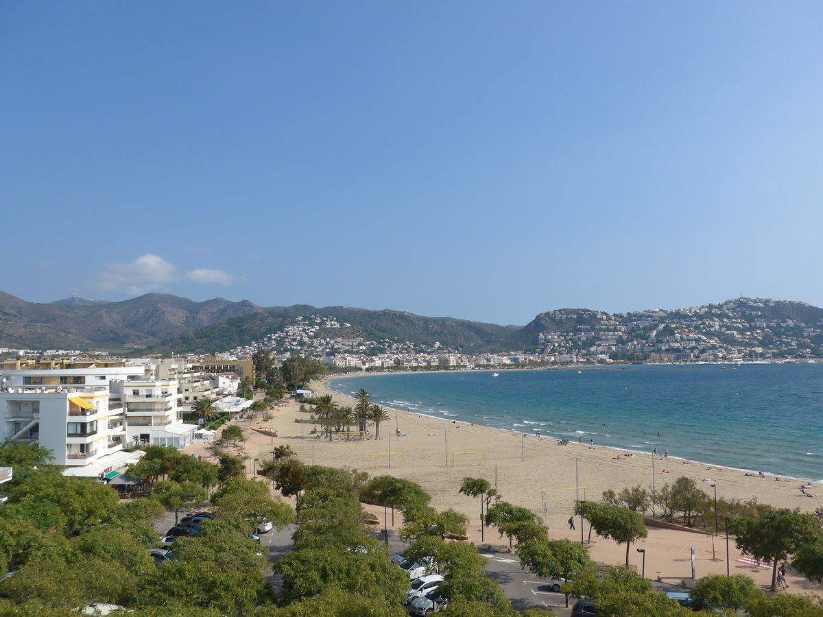 (185'637) - Am Strand von Roses am 29. September 2017