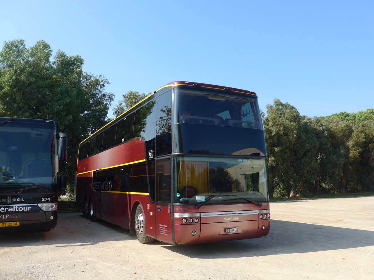 (185'651) - Aus der Schweiz: Zwahlen, Oberdiessbach - BE 346'410 - Van Hool am 29. September 2017 in Roses, Carparkplatz