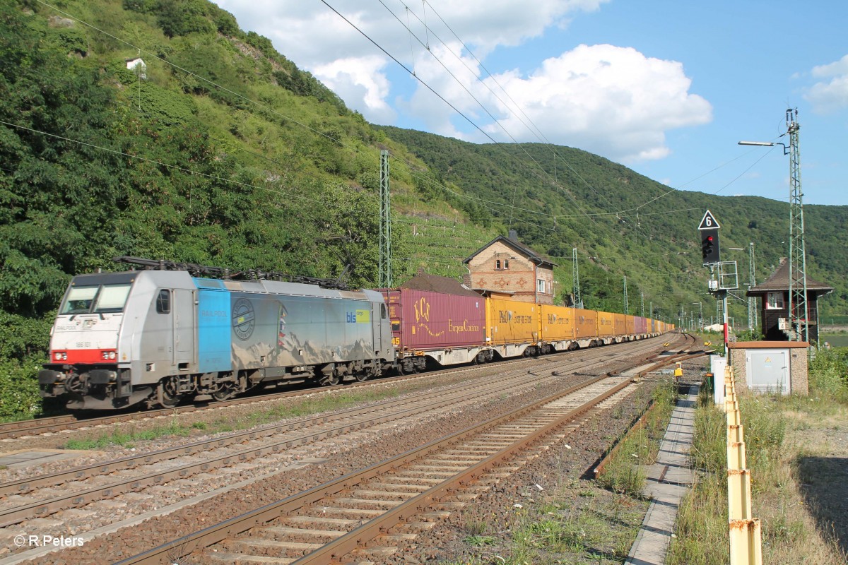 186 101 erreicht Kaub mit einem Containerzug. 16.07.14