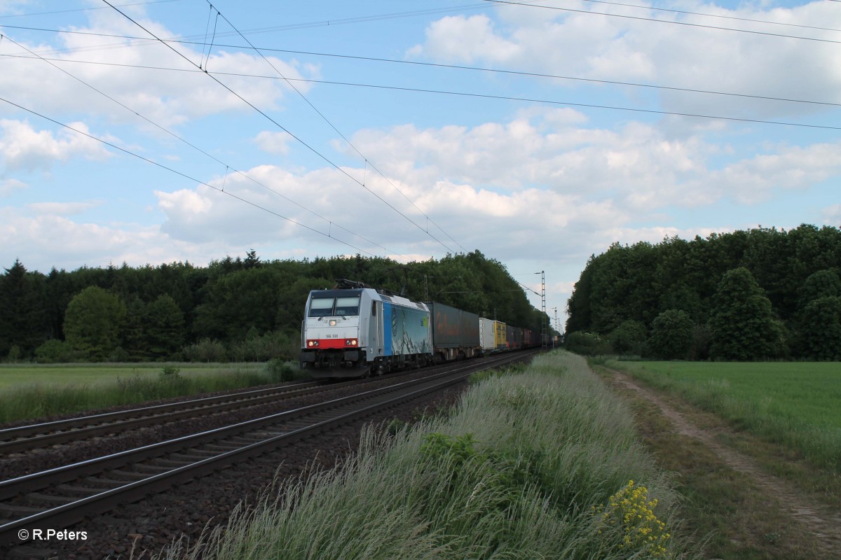 186 108 mit einem Containerzug bei der Stromkreistrennstelle Bischofsheim. 20.05.15