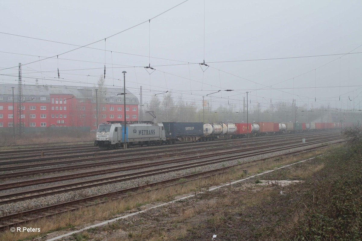 186 187-1 mit einem Containerzug in Leipzig Schönefeld. 29.03.14