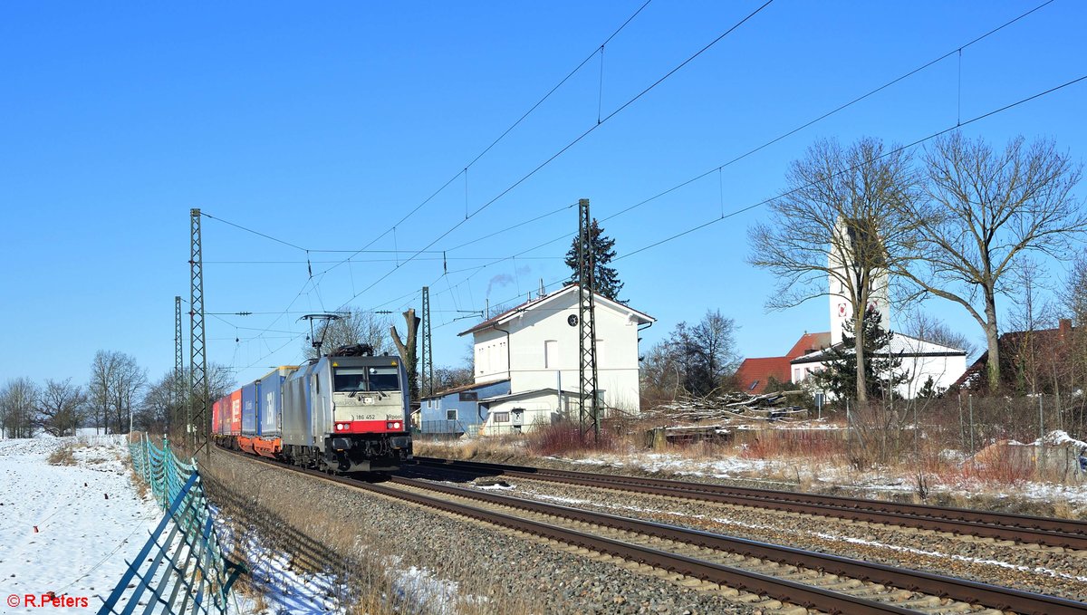 186 452-9 zieht ein KLV ZUg bei Moosham in Richtung Passau. 13.02.21