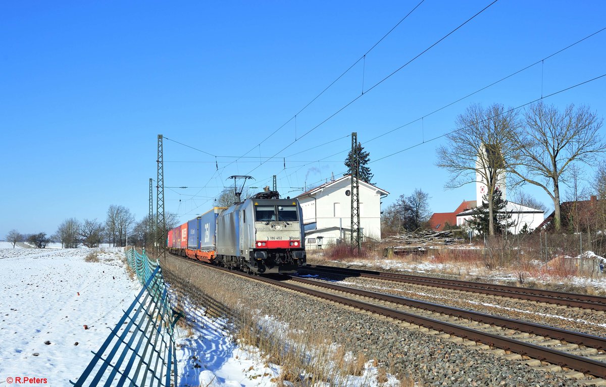 186 452-9 zieht ein KLV ZUg bei Moosham in Richtung Passau. 13.02.21