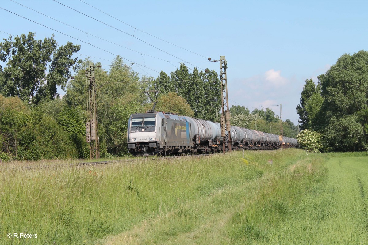 186 672-3 mit einem Kesselzug kurz vor Groß-Gerau. 21.05.15